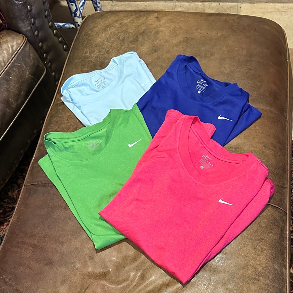 Women’s Nike Dri-FIT T-Shirts in Vibrant Colors, size Large